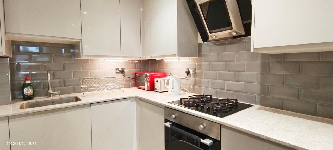 شقة First Floor Flat 1 Northwood لندن المظهر الخارجي الصورة