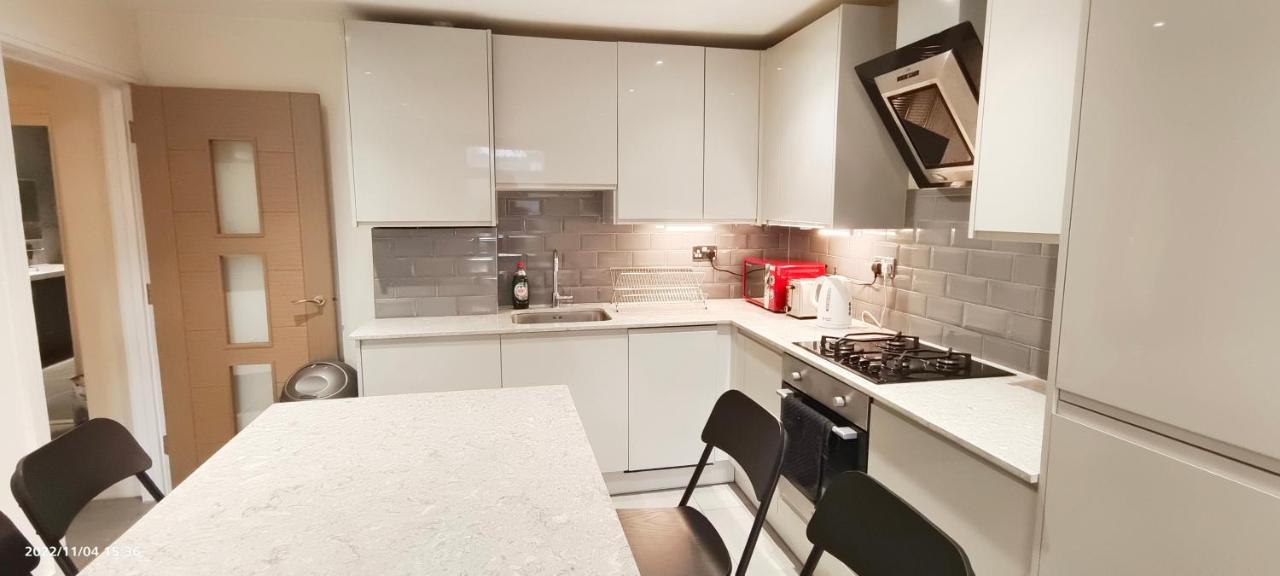 شقة First Floor Flat 1 Northwood لندن المظهر الخارجي الصورة
