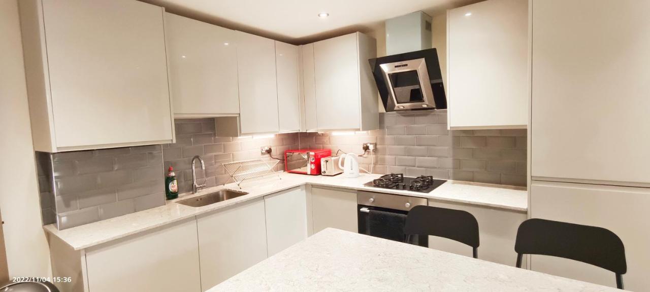 شقة First Floor Flat 1 Northwood لندن المظهر الخارجي الصورة