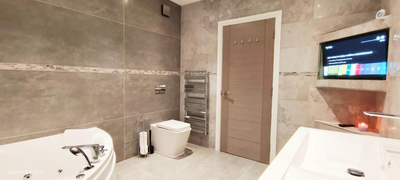 شقة First Floor Flat 1 Northwood لندن المظهر الخارجي الصورة