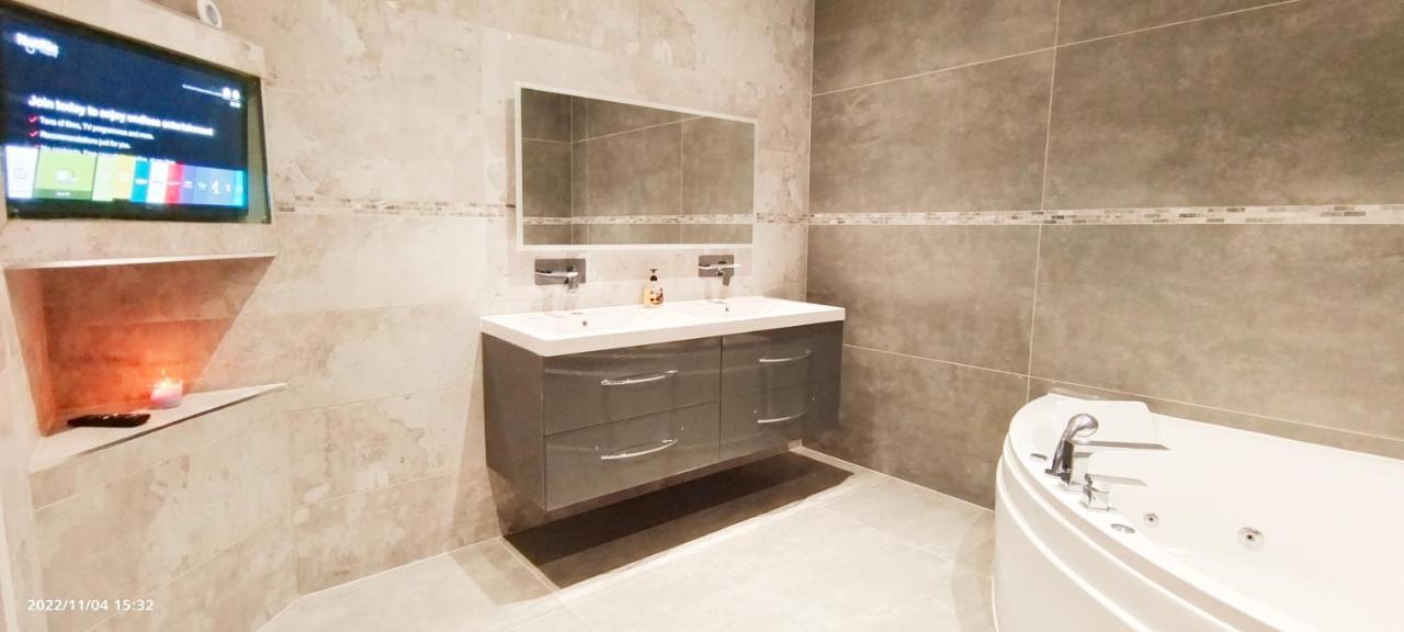 شقة First Floor Flat 1 Northwood لندن المظهر الخارجي الصورة