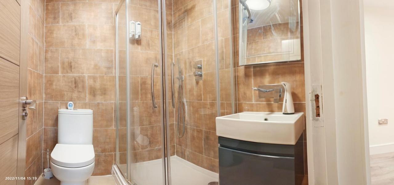 شقة First Floor Flat 1 Northwood لندن المظهر الخارجي الصورة